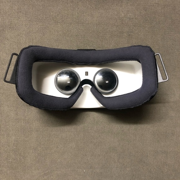 Samsung Gear VR Oculus 2015 Virtual Reality Headset Note5 S6 S7 Edge White - Picture 5 of 10